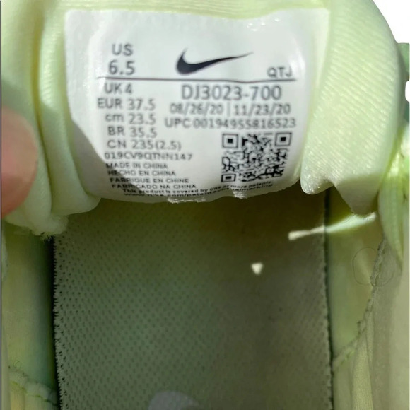 Women’s Nike Air VaporMax Plus Barely Volt Neon Yellow - Picture 8 of 10